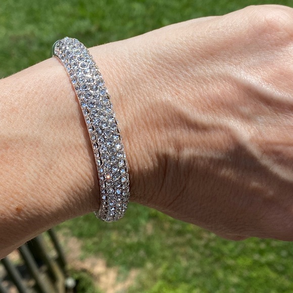 Crystal adorned silver plated hinge bracelet - Picture 7 of 16